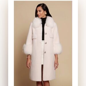 Elegant Cream shearling Fur-Trimmed Women's Coat